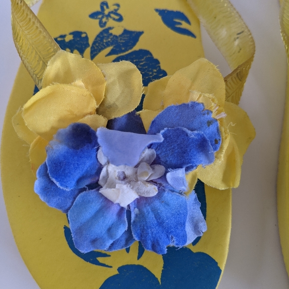 Flip Flops Size 7 - Picture 3 of 6